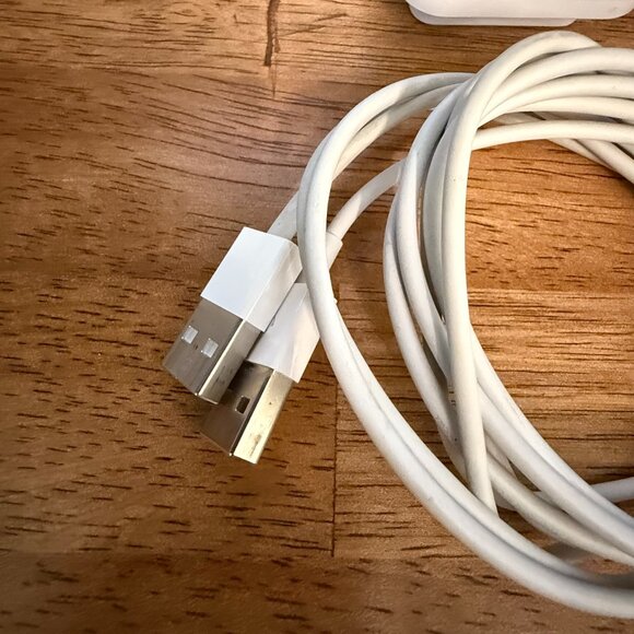 IQ Dual Port Wall Charger Adapter with 2 Iphone USB to Lightning Cables - Picture 7 of 8